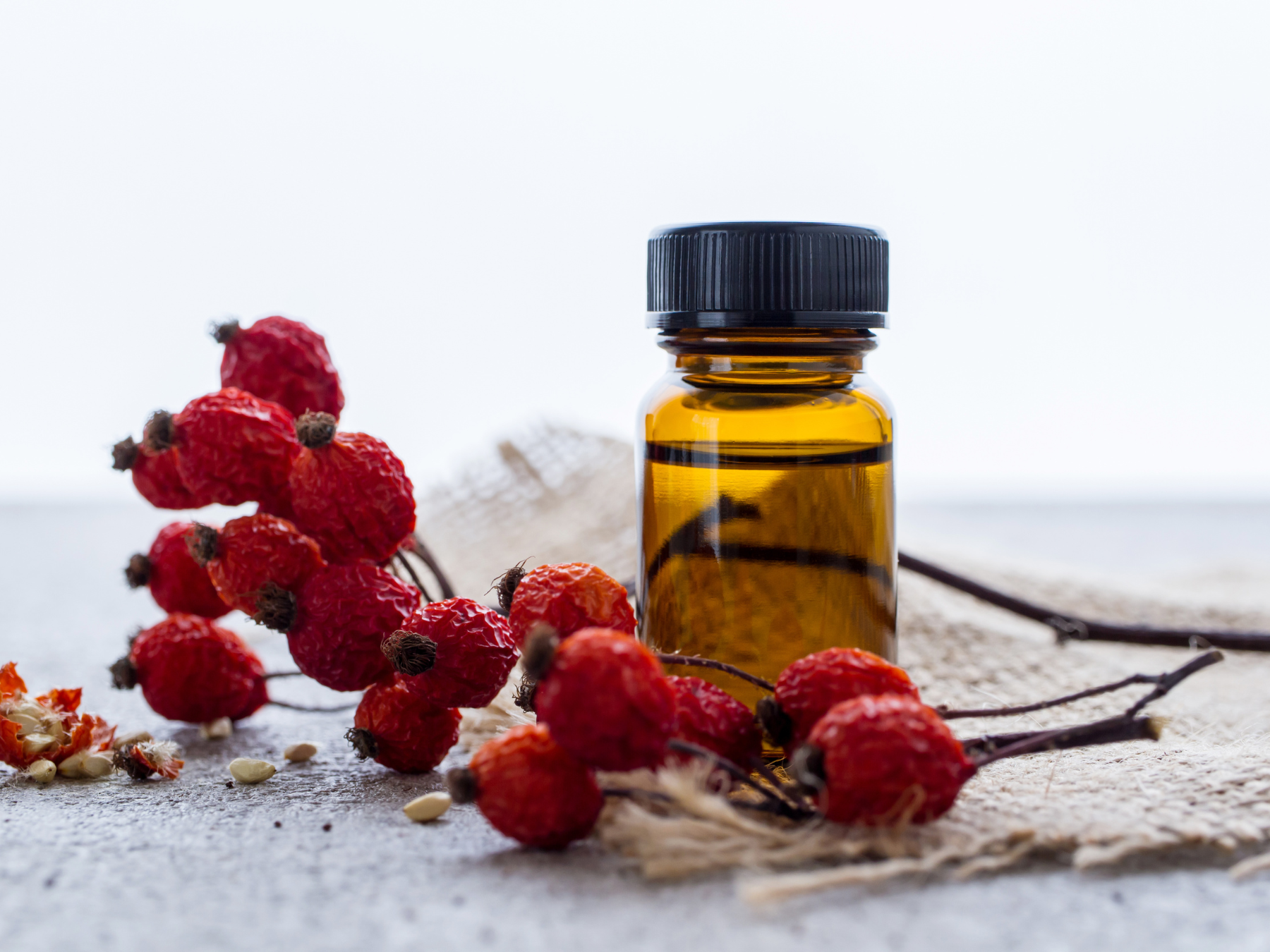 Fragrant salad with strawberries and rosehip oil